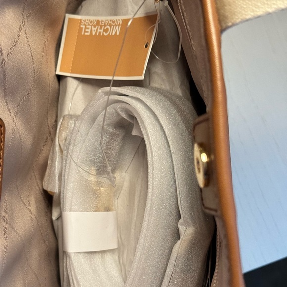 NEW WITH TAGS Michael Kors Maeve Small Open Tote Crossbody - Luggage - Picture 6 of 6